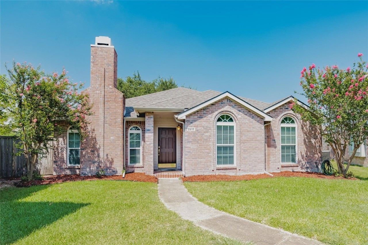 2918 Periwinkle Ct - Photo 2 of 20