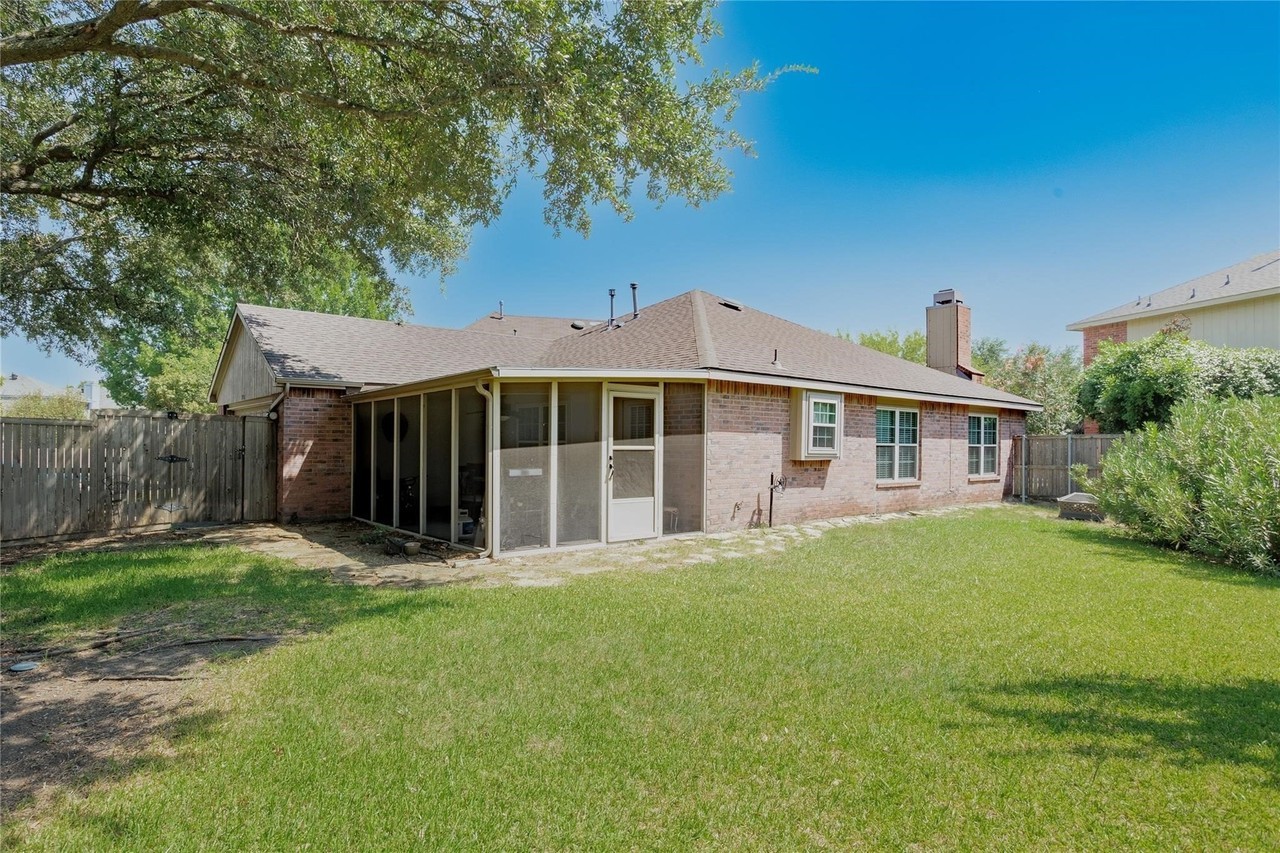 2918 Periwinkle Ct - Photo 3 of 20