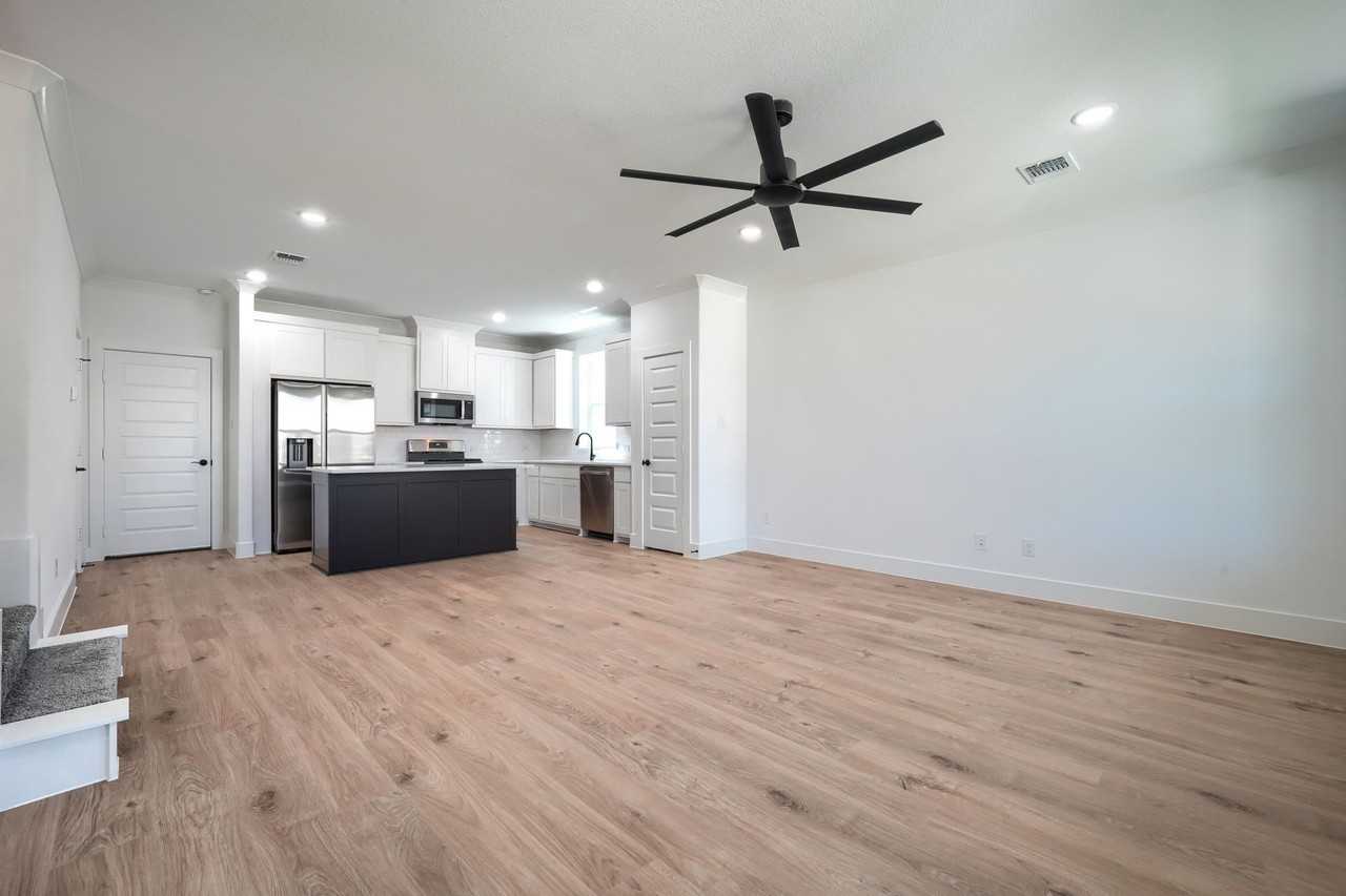 2633 Tanager St - Photo 4 of 25