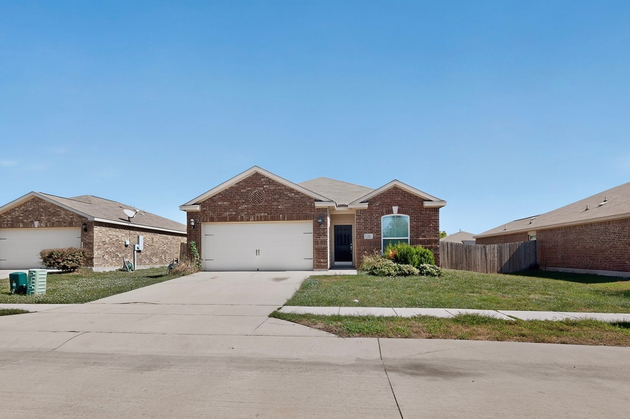 215 Magnolia Dr - Photo 4 of 40
