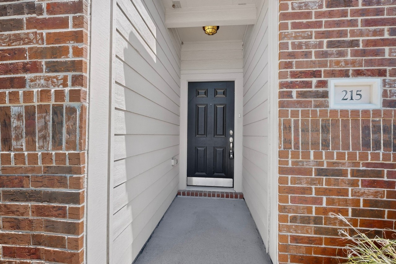 215 Magnolia Dr - Photo 6 of 40