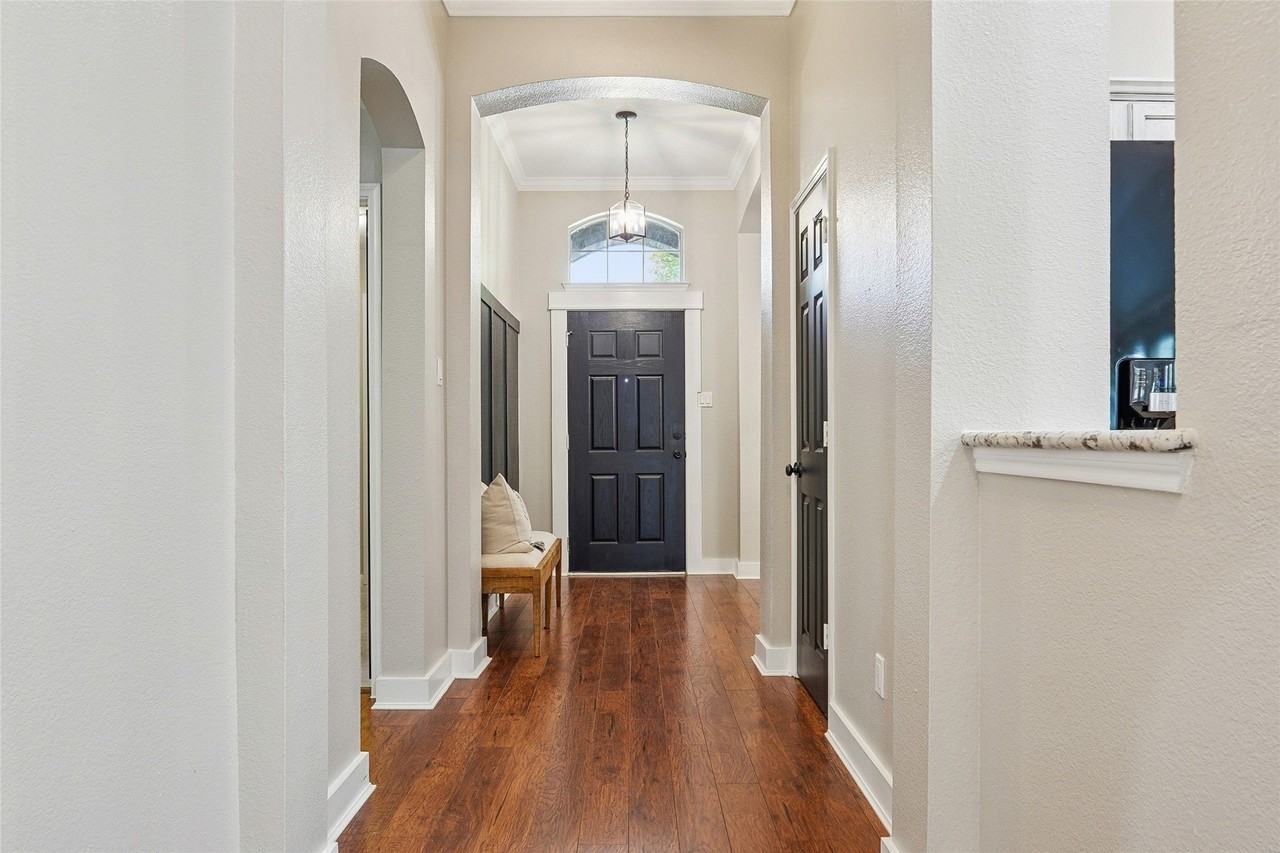 13264 Ridgepointe Rd - Photo 3 of 40