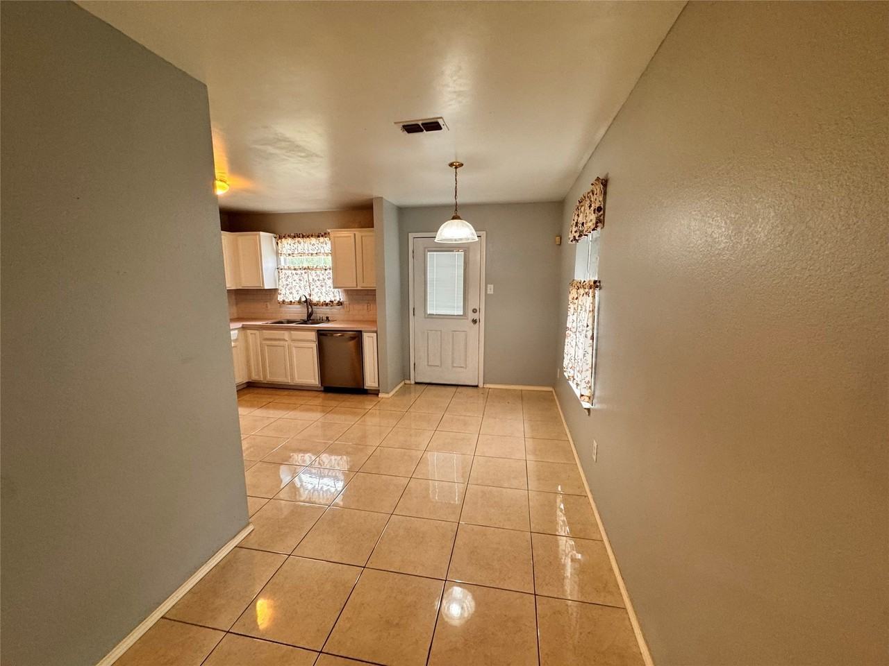 4470 Falls Dr - Photo 5 of 19