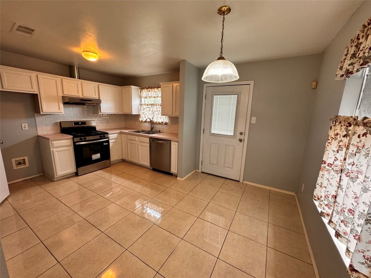 4470 Falls Dr - Photo 6 of 19