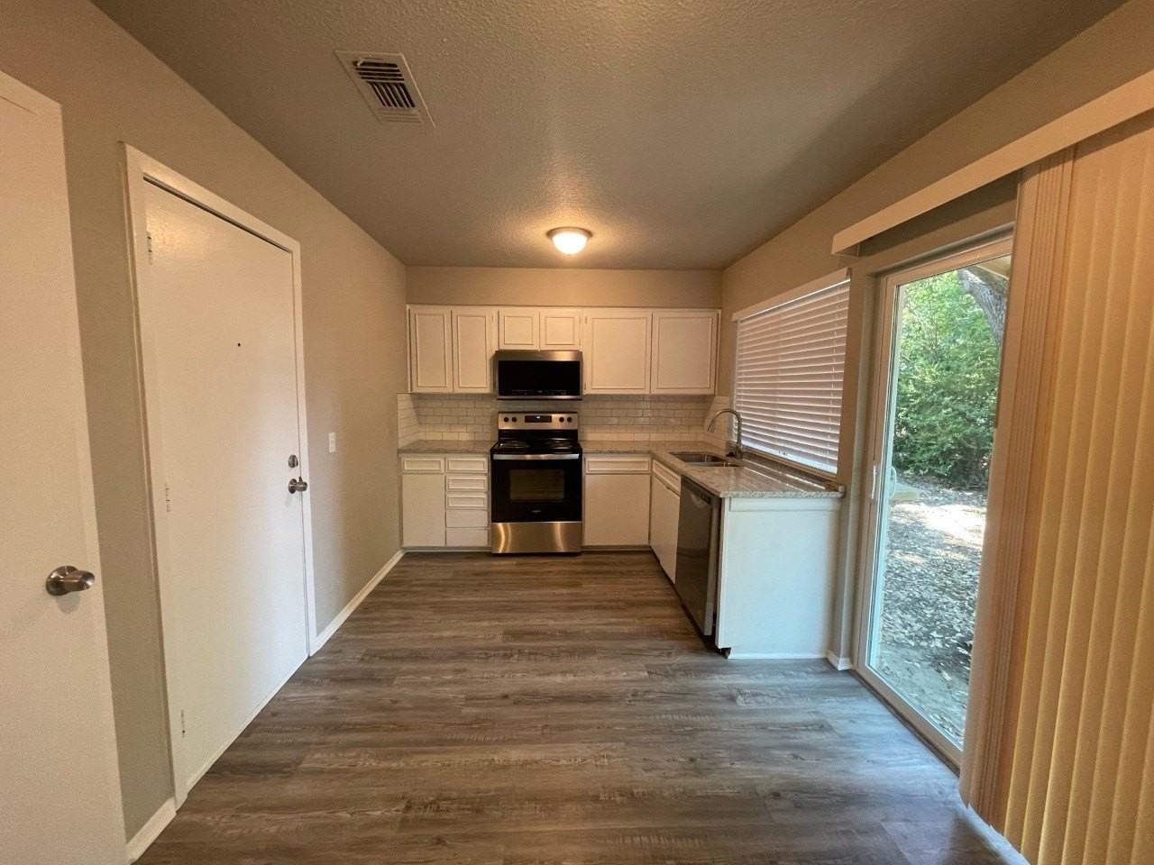 1517 Vanderbilt Dr - Photo 3 of 11