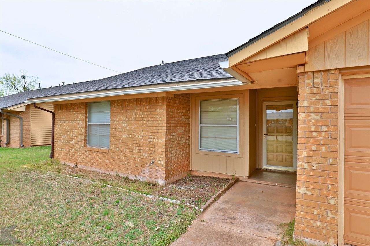 5242 Fairmont St - Photo 4 of 37