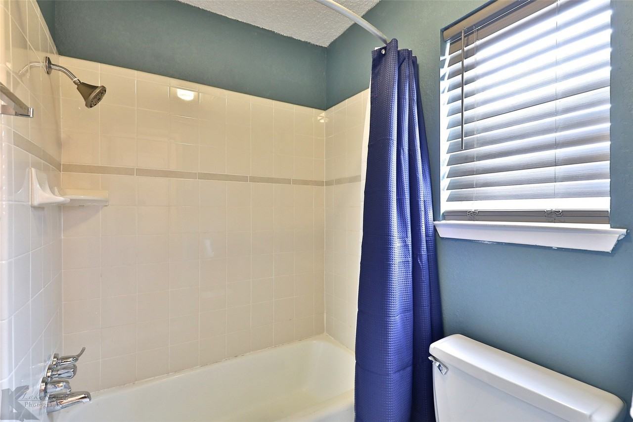 5242 Fairmont St - Photo 6 of 37