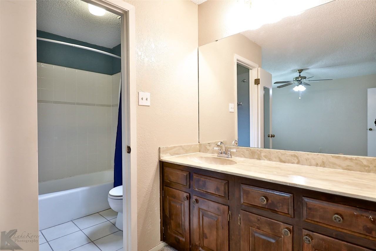 5242 Fairmont St - Photo 7 of 37