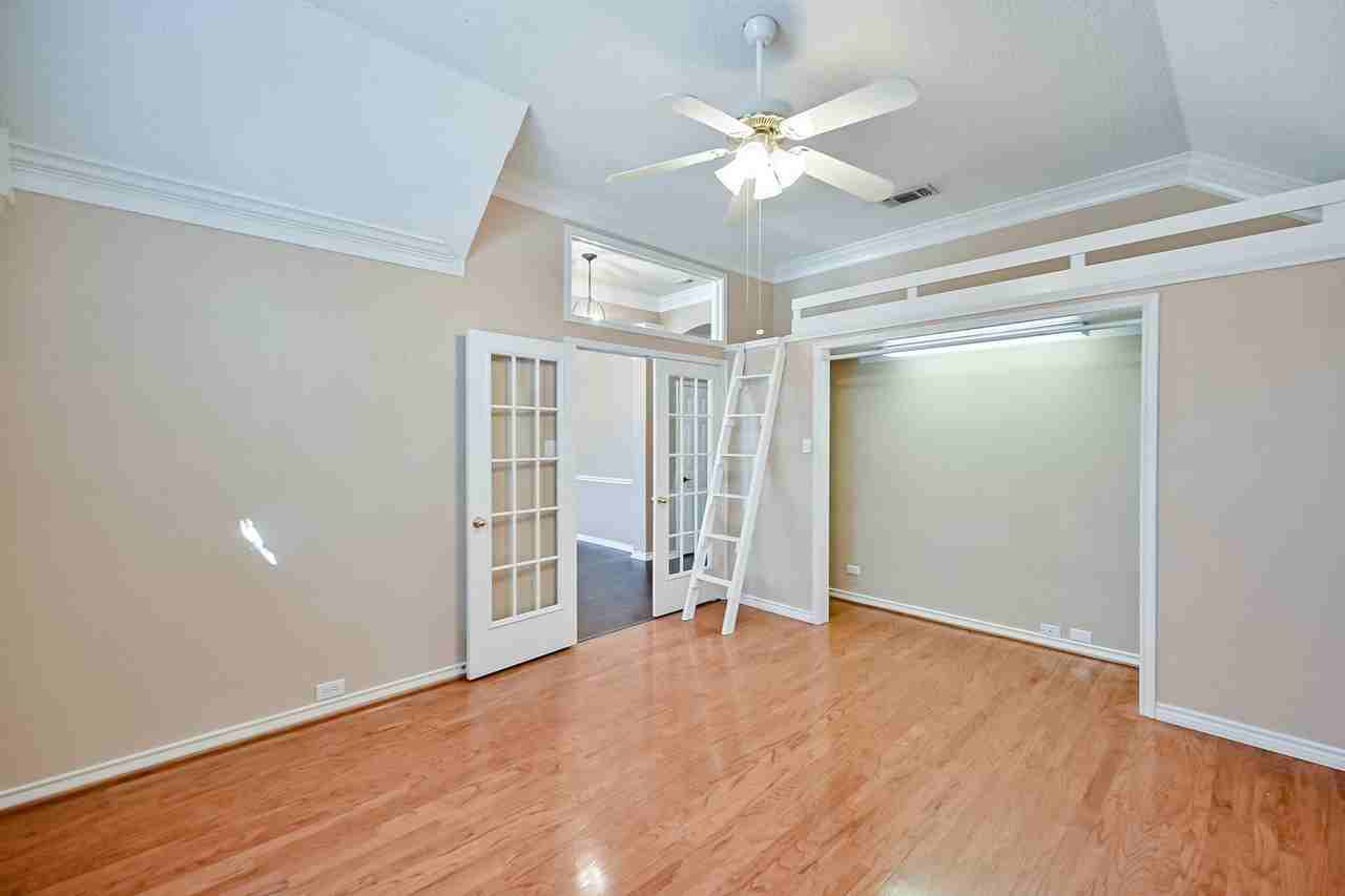 2017 Perry Dr - Photo 3 of 25