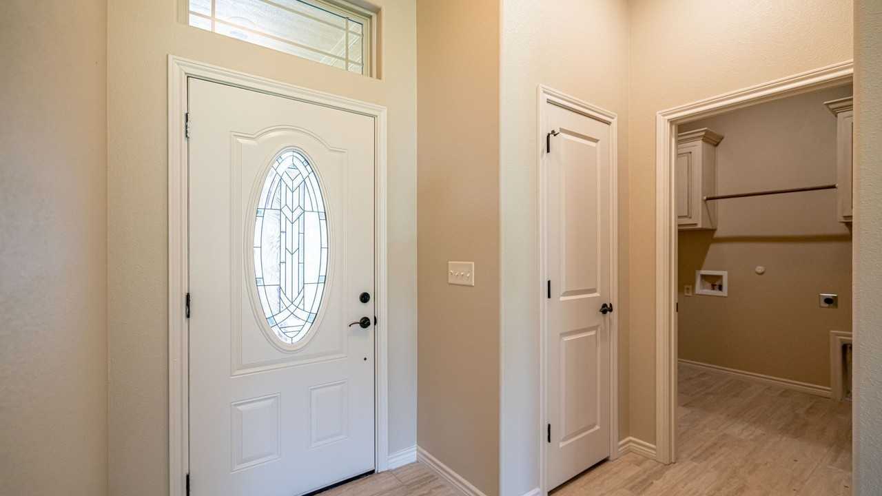 2714 Austin Dr - Photo 4 of 40