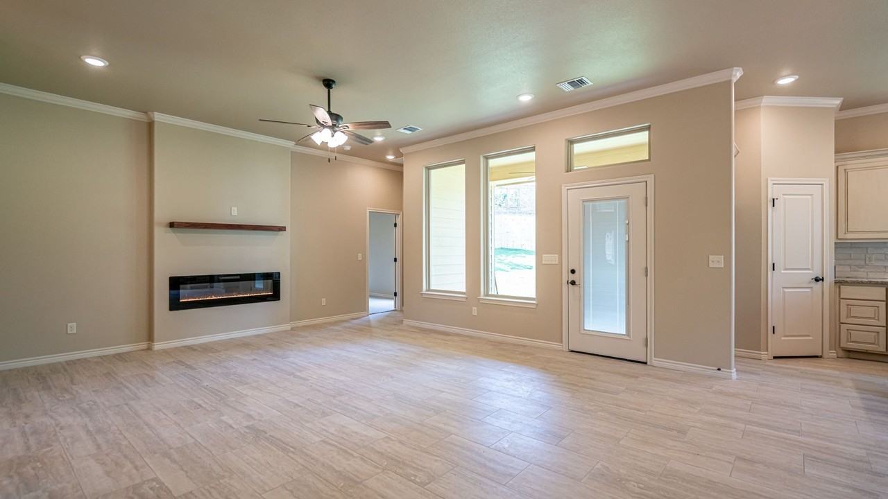 2714 Austin Dr - Photo 5 of 40