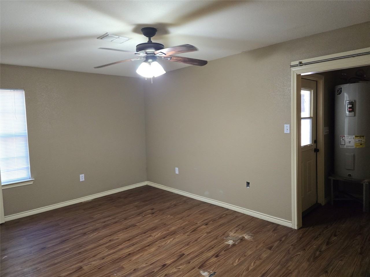 1003 Travis Ave #A - Photo 2 of 10