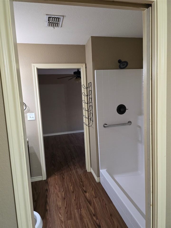 1003 Travis Ave #A - Photo 6 of 10