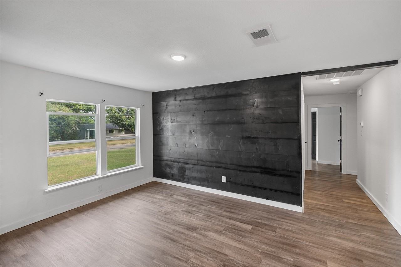 1613 Irwin Ln - Photo 6 of 34