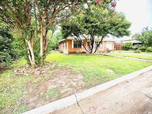 1103 L Ave - Photo 2 of 28