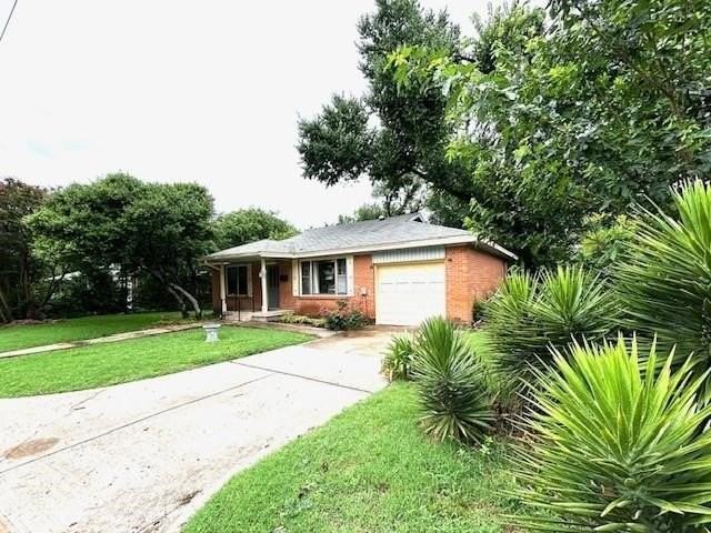 1103 L Ave - Photo 3 of 28