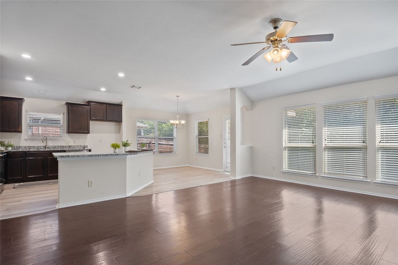 805 Hazels Way - Photo 2 of 22