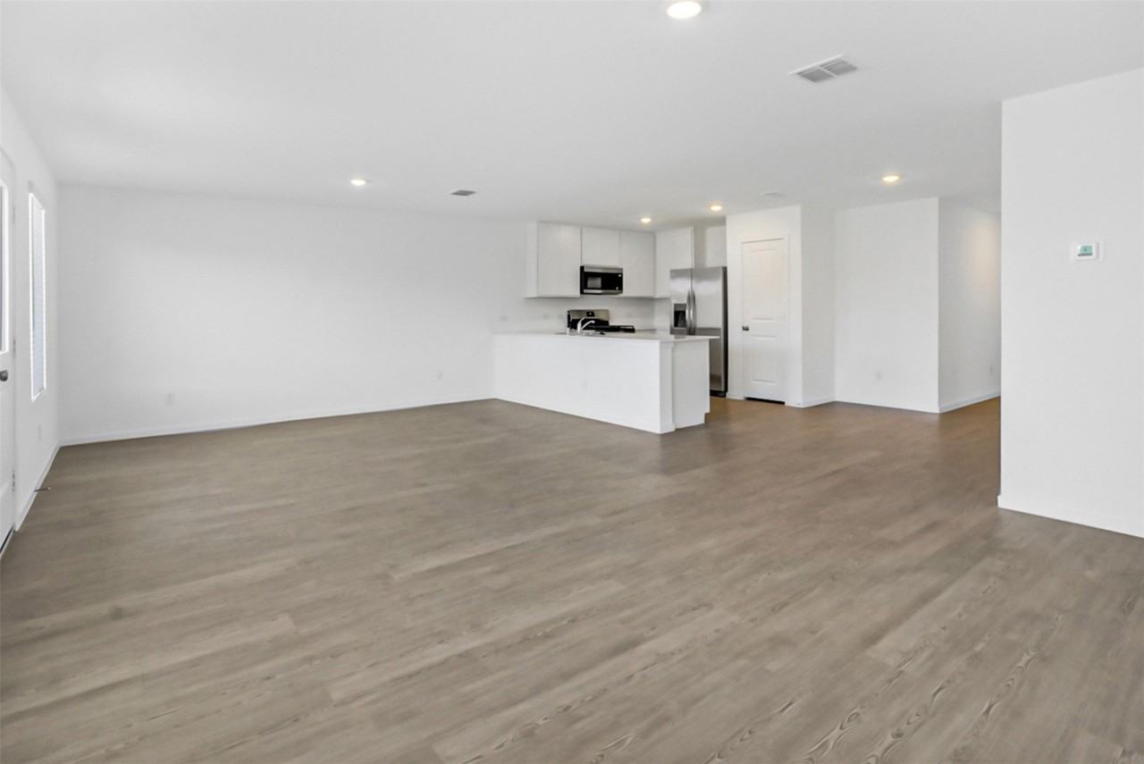909 Cole St - Photo 7 of 24