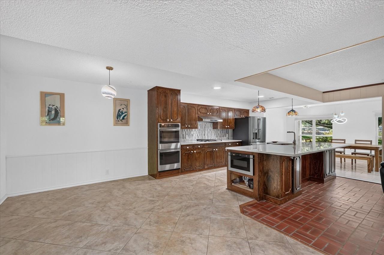9584 Ash Creek Dr - Photo 5 of 32