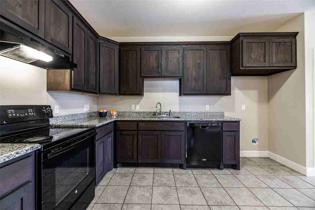 7327 Colonial Dr - Photo 4 of 9