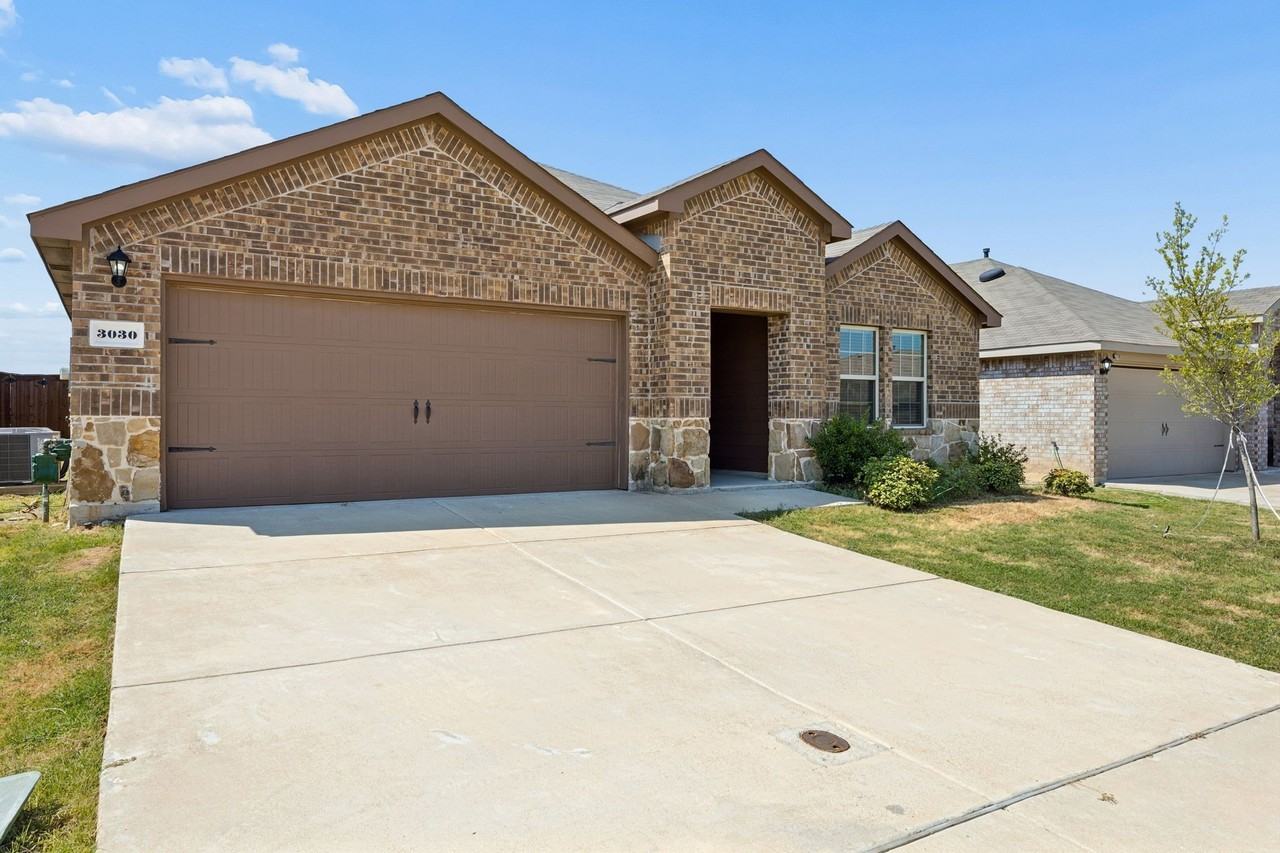 3030 Sweetwater Trl - Photo 3 of 30