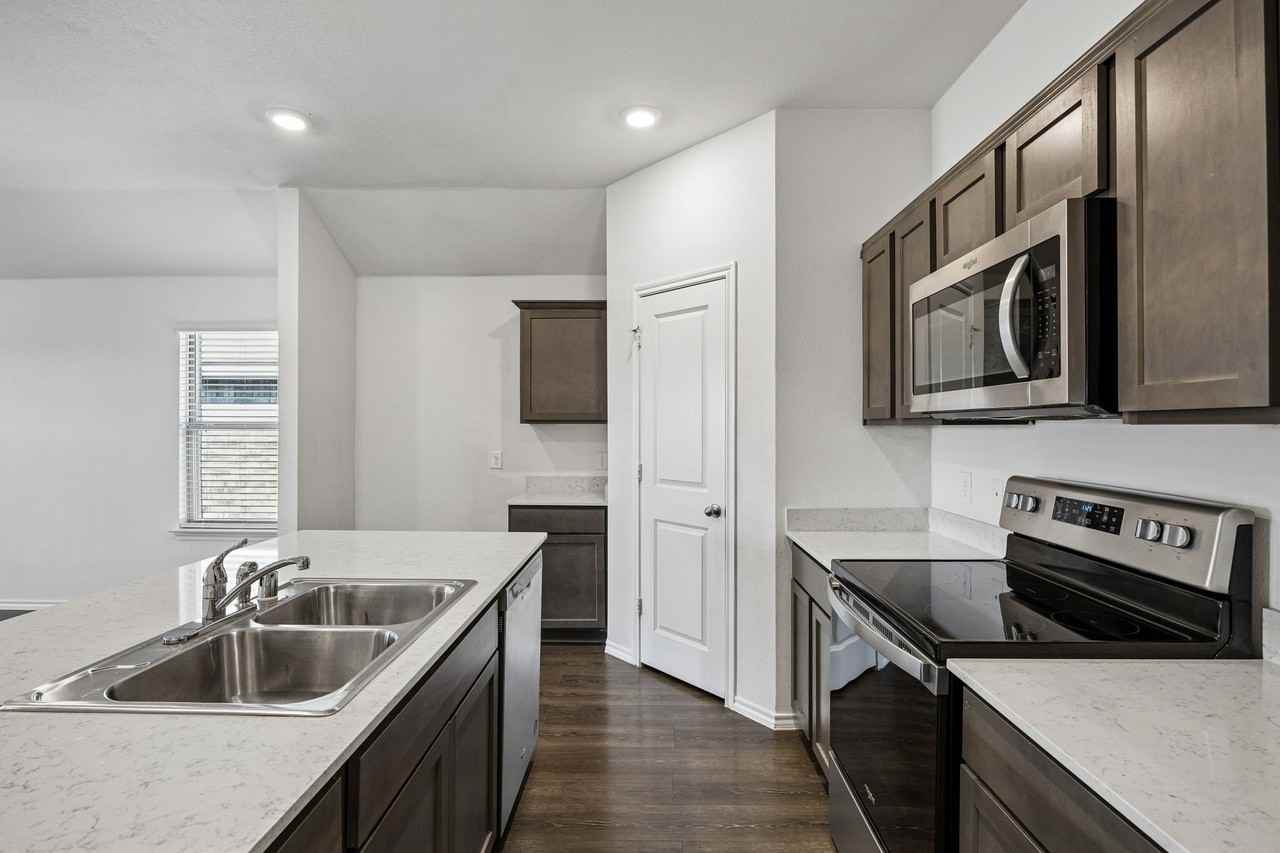 3030 Sweetwater Trl - Photo 5 of 30