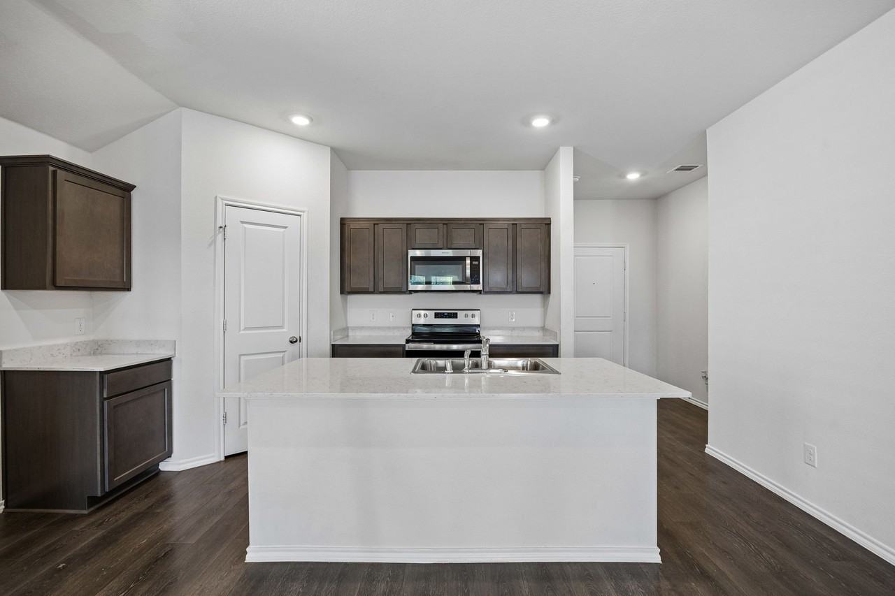3030 Sweetwater Trl - Photo 6 of 30