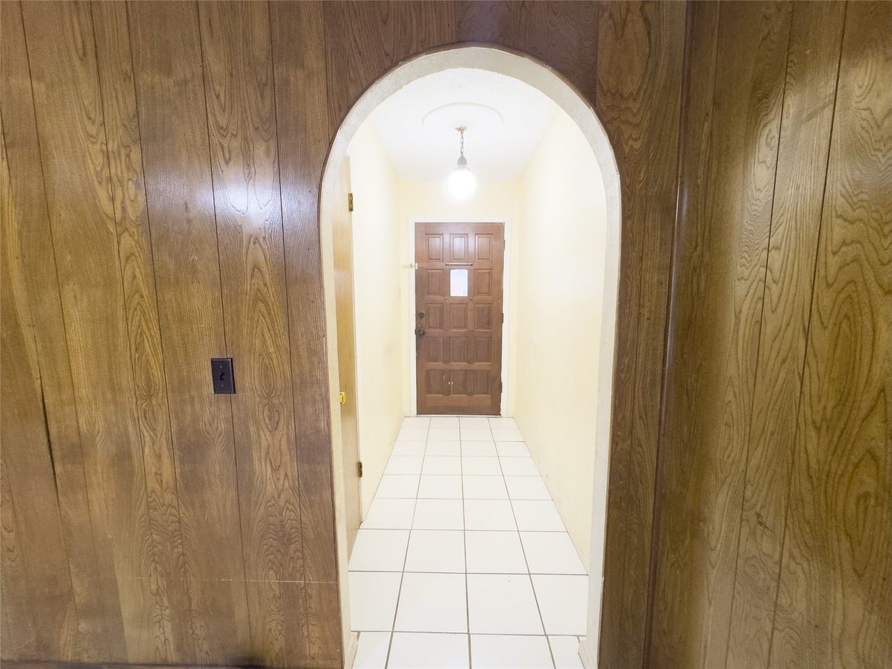 808 Warwick St - Photo 3 of 19