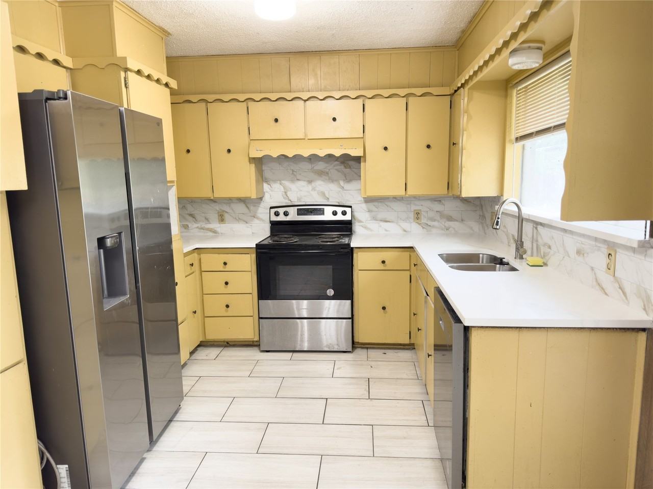 808 Warwick St - Photo 7 of 19