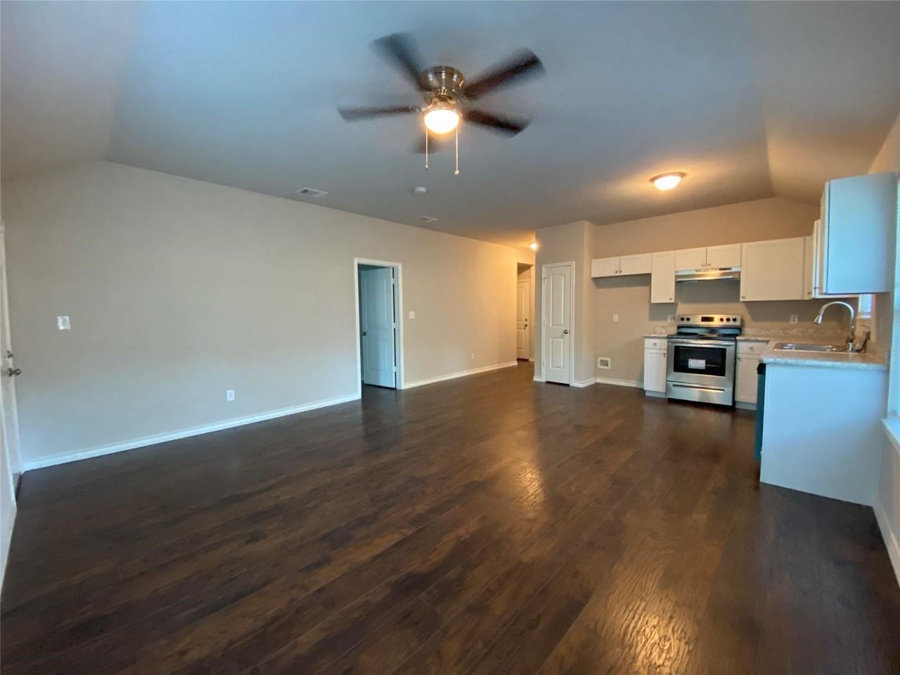 1304 E Magnolia Ave - Photo 2 of 22