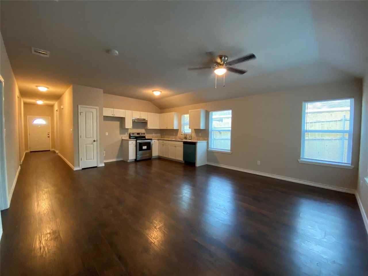 1304 E Magnolia Ave - Photo 3 of 22