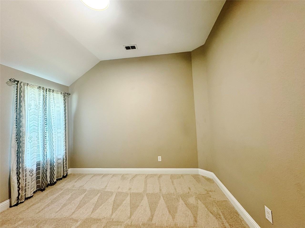 1604 Indigo Trl - Photo 3 of 15