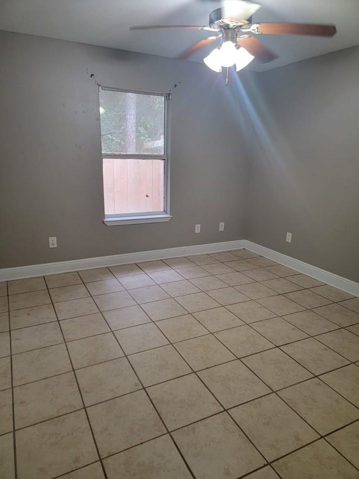 3323 39th Ave #B - Photo 3 of 6