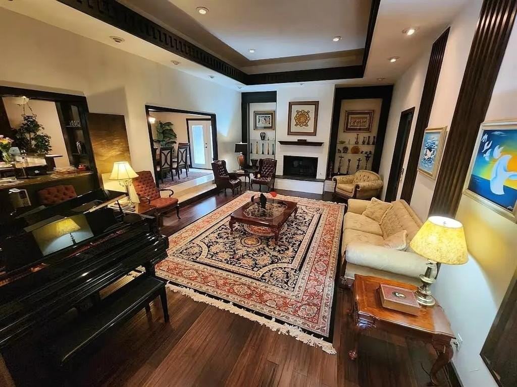 1441 Glenbrook Dr - Photo 3 of 16
