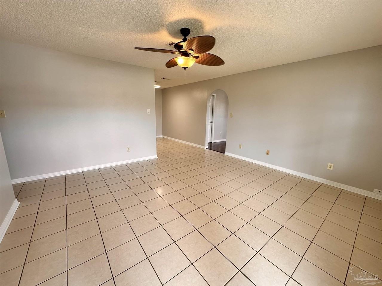 819 Amberway Dr - Photo 3 of 16