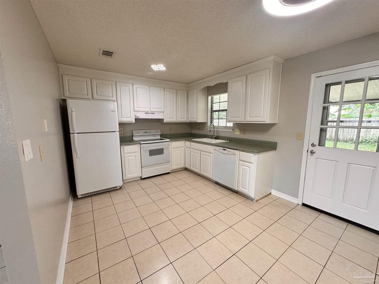 819 Amberway Dr - Photo 6 of 16