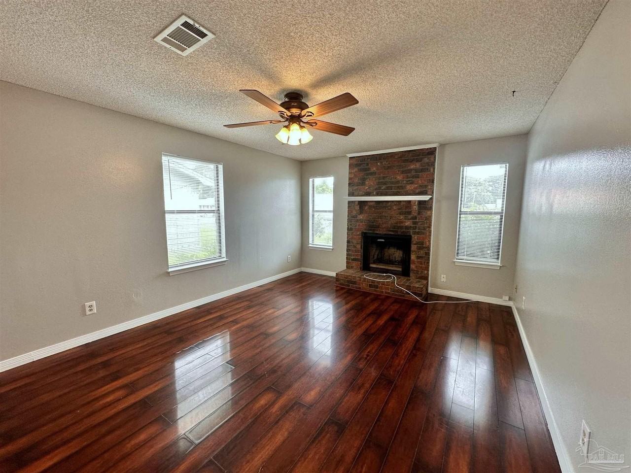 819 Amberway Dr - Photo 7 of 16