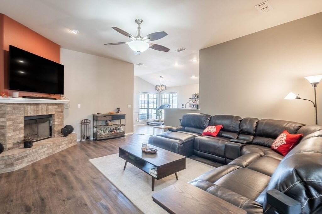 809 Nolan Ryan Dr - Photo 3 of 19