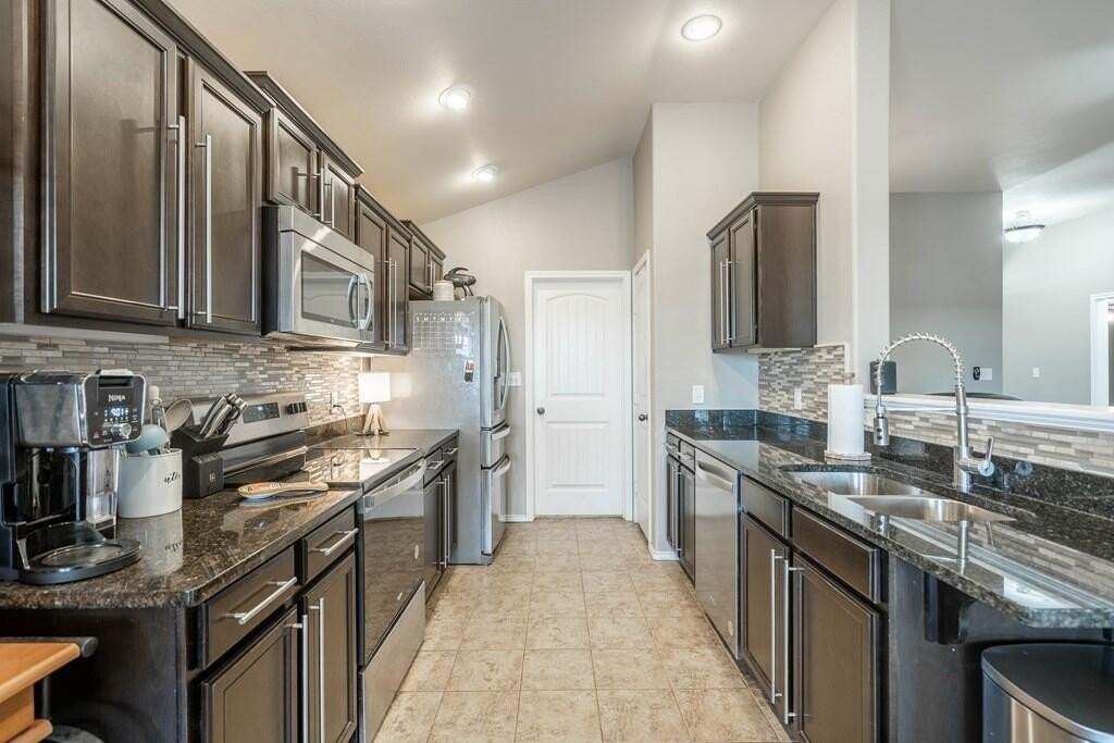 809 Nolan Ryan Dr - Photo 7 of 19