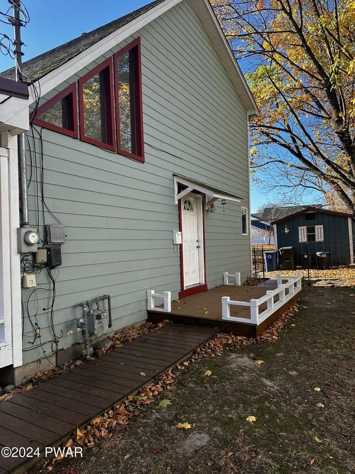 202 Sarah St - Photo 2 of 32