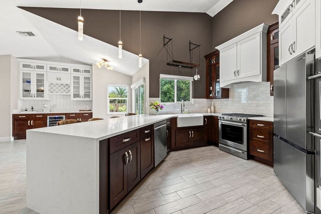 9330 Seagrape Dr - Photo 4 of 36
