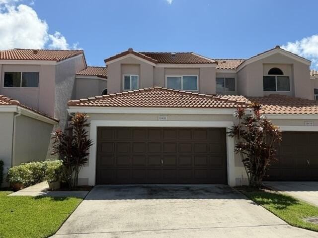 10452 Lake Vista Cir - Photo 2 of 32