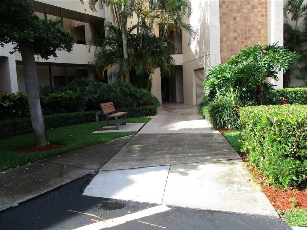 7472 La Paz Pl #203 - Photo 2 of 8