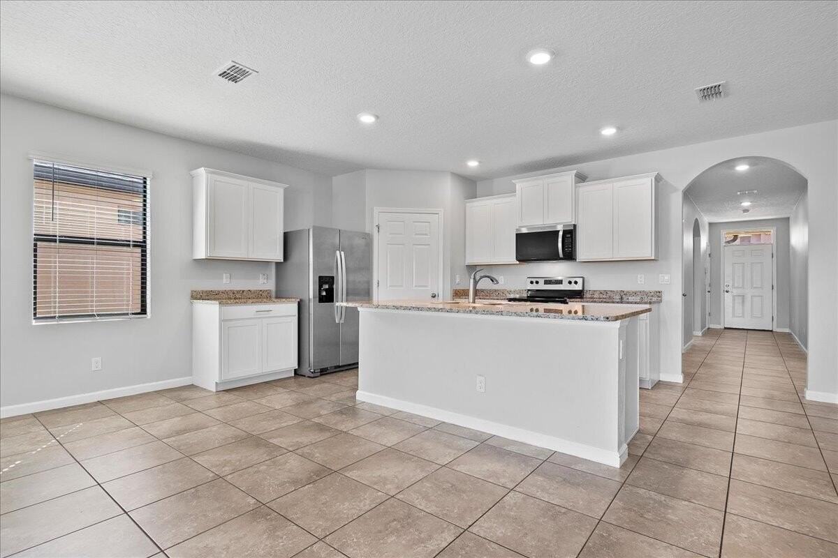 6270 Nw Regent St - Photo 4 of 38