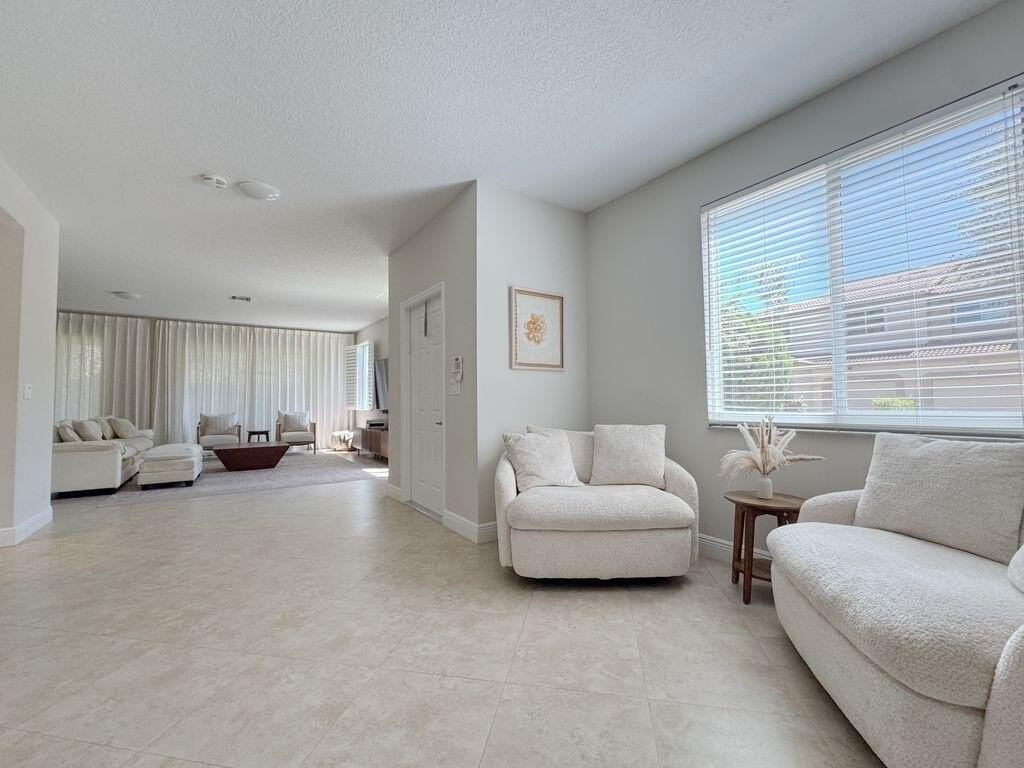 6819 Via Regina - Photo 3 of 20