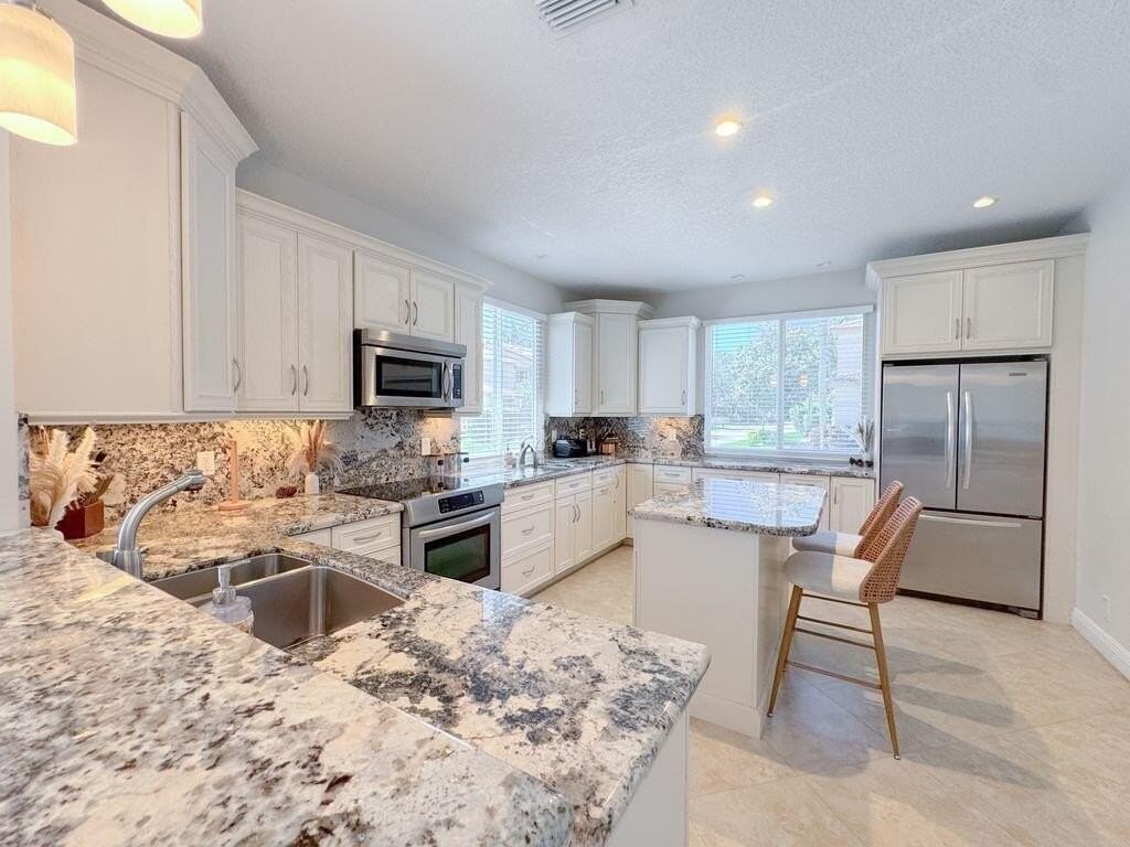 6819 Via Regina - Photo 5 of 20