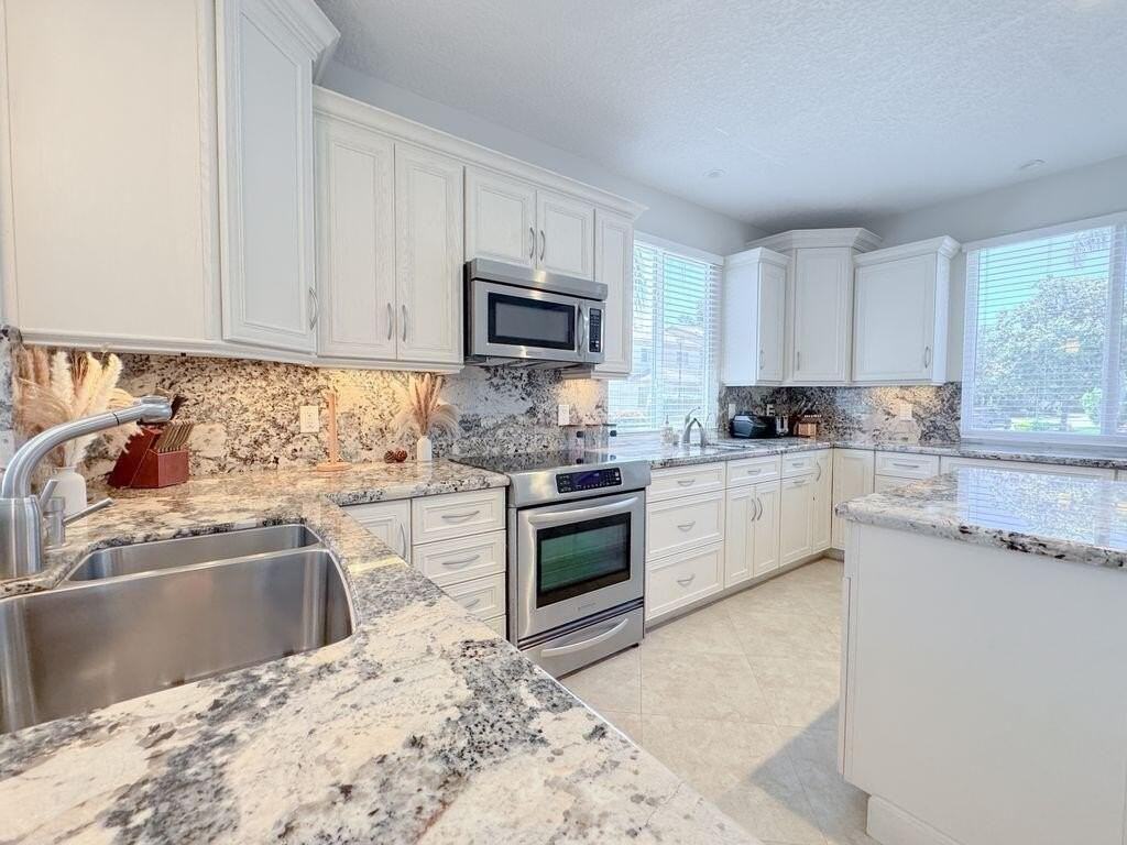 6819 Via Regina - Photo 6 of 20