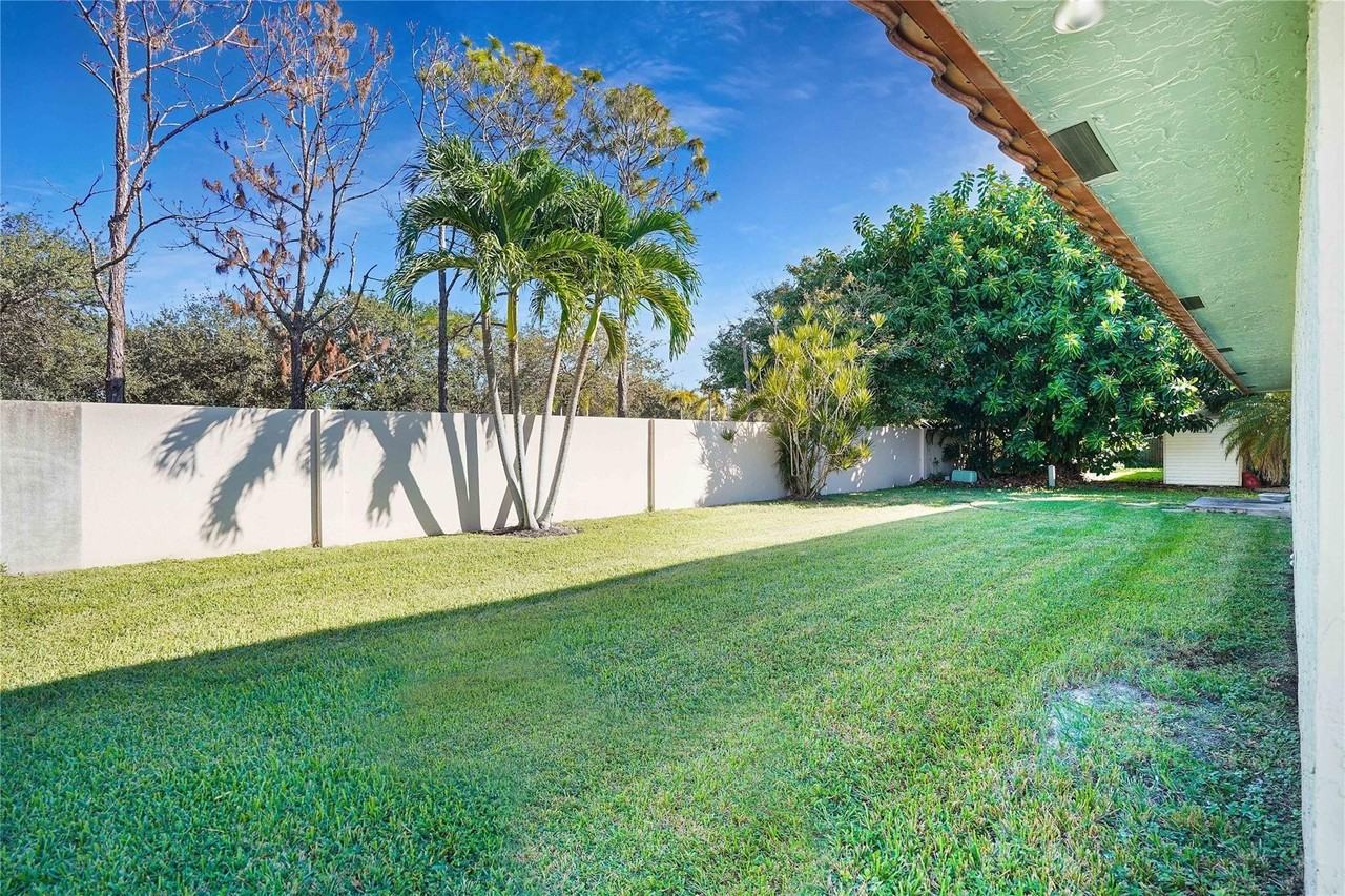 7831 Nw 71st Ct - Photo 5 of 28