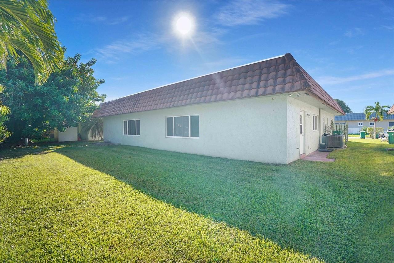 7831 Nw 71st Ct - Photo 6 of 28