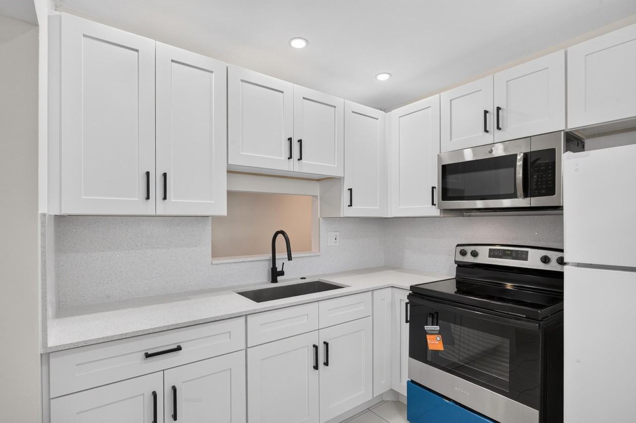 5061 W Oakland Park Blvd #113 - Photo 5 of 16